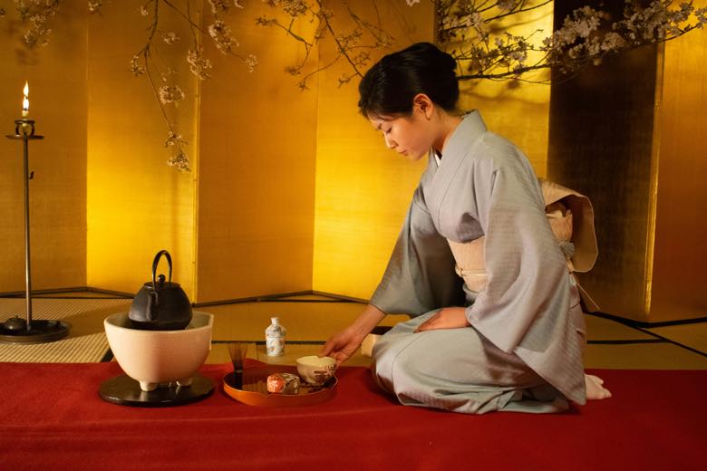お茶のお稽古の様子